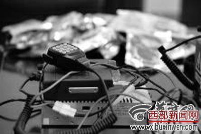 收缴的考试作弊传输、接收设备 收缴的考试作弊传输、接收设备