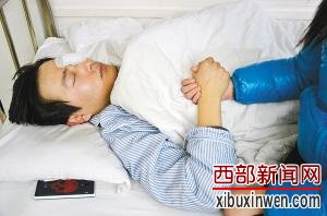 小伙拉着女友想绕开醉男 遭重拳左眼失明(图)